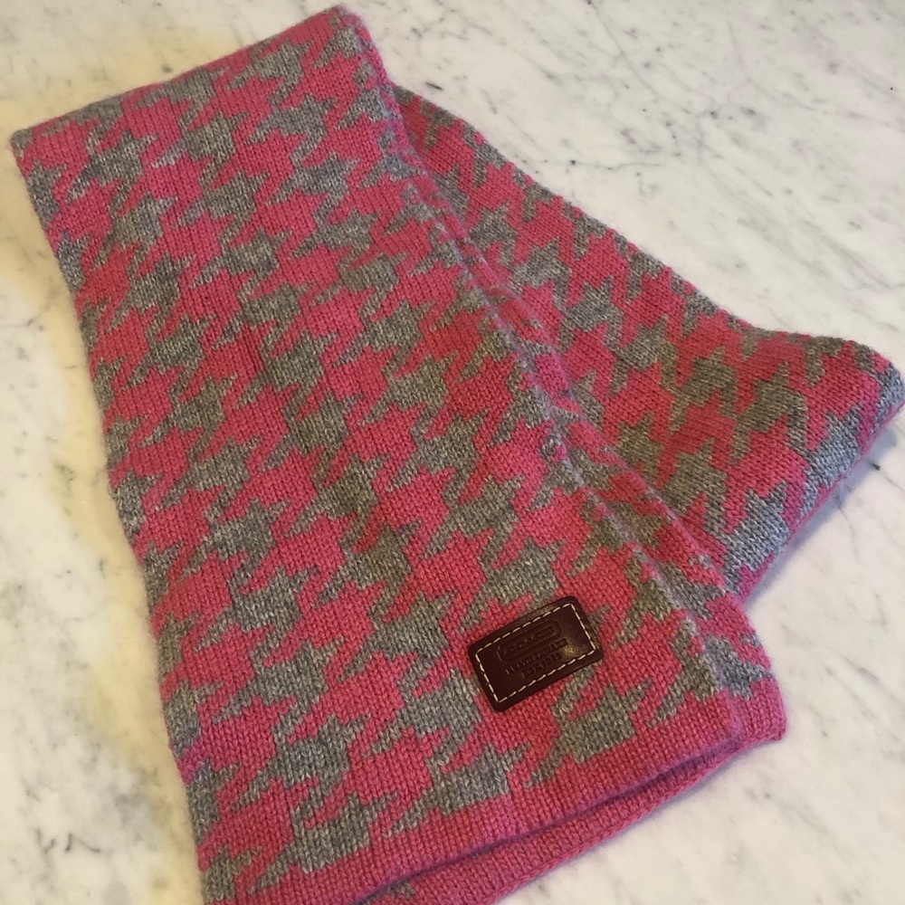 Knit Coach scarf